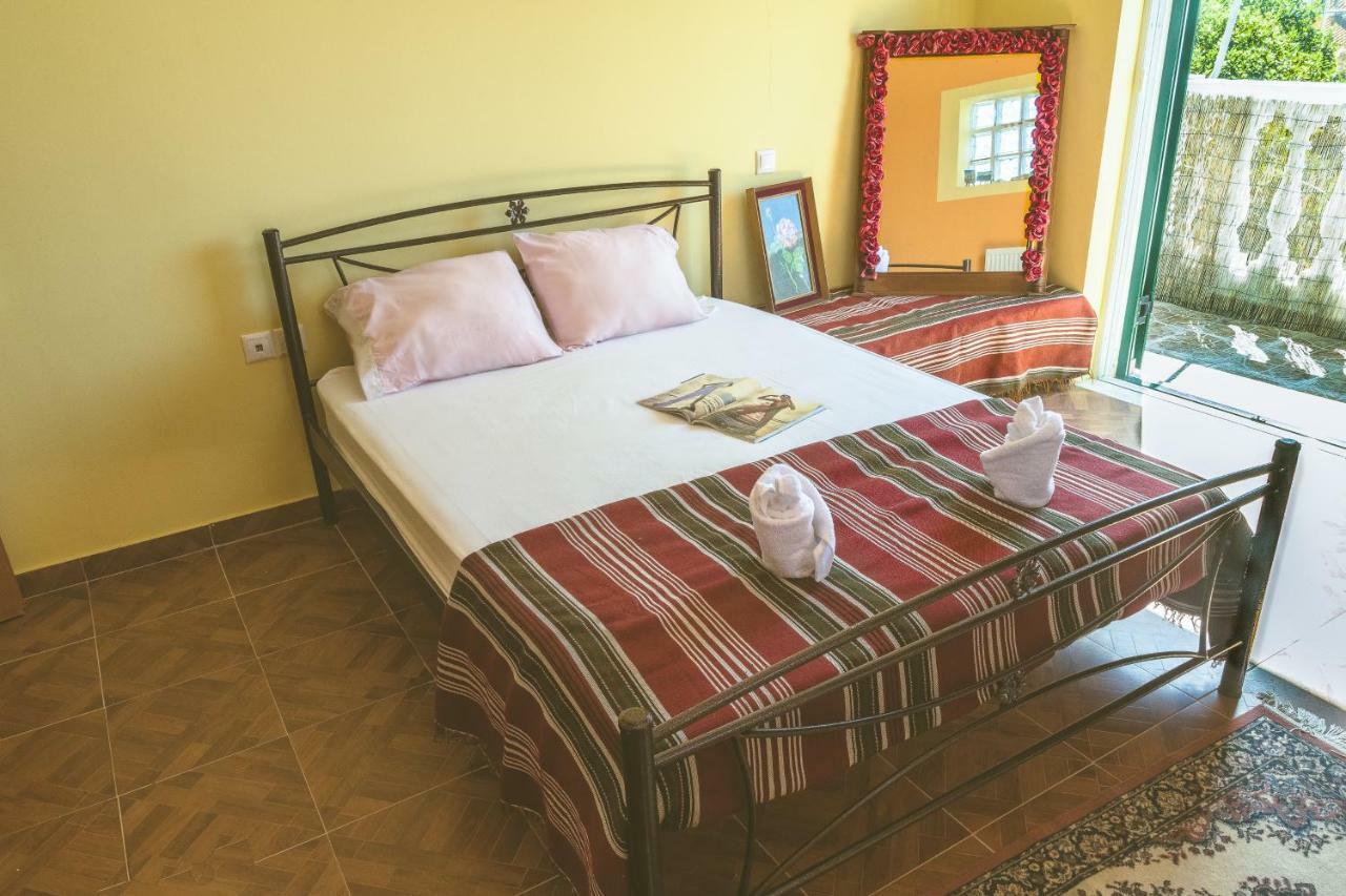 Modern Flat With Beautiful Views In South Of Corfu Appartamento Lefkimmi (Corfu)